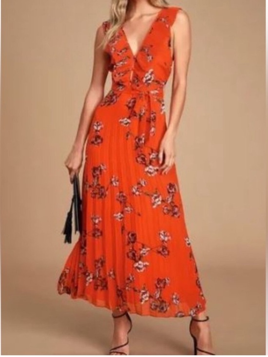 Lulus Dresses & Skirts - Lulus Red Orange Floral Pleated Chiffon Maxi Dress Open Back Size M